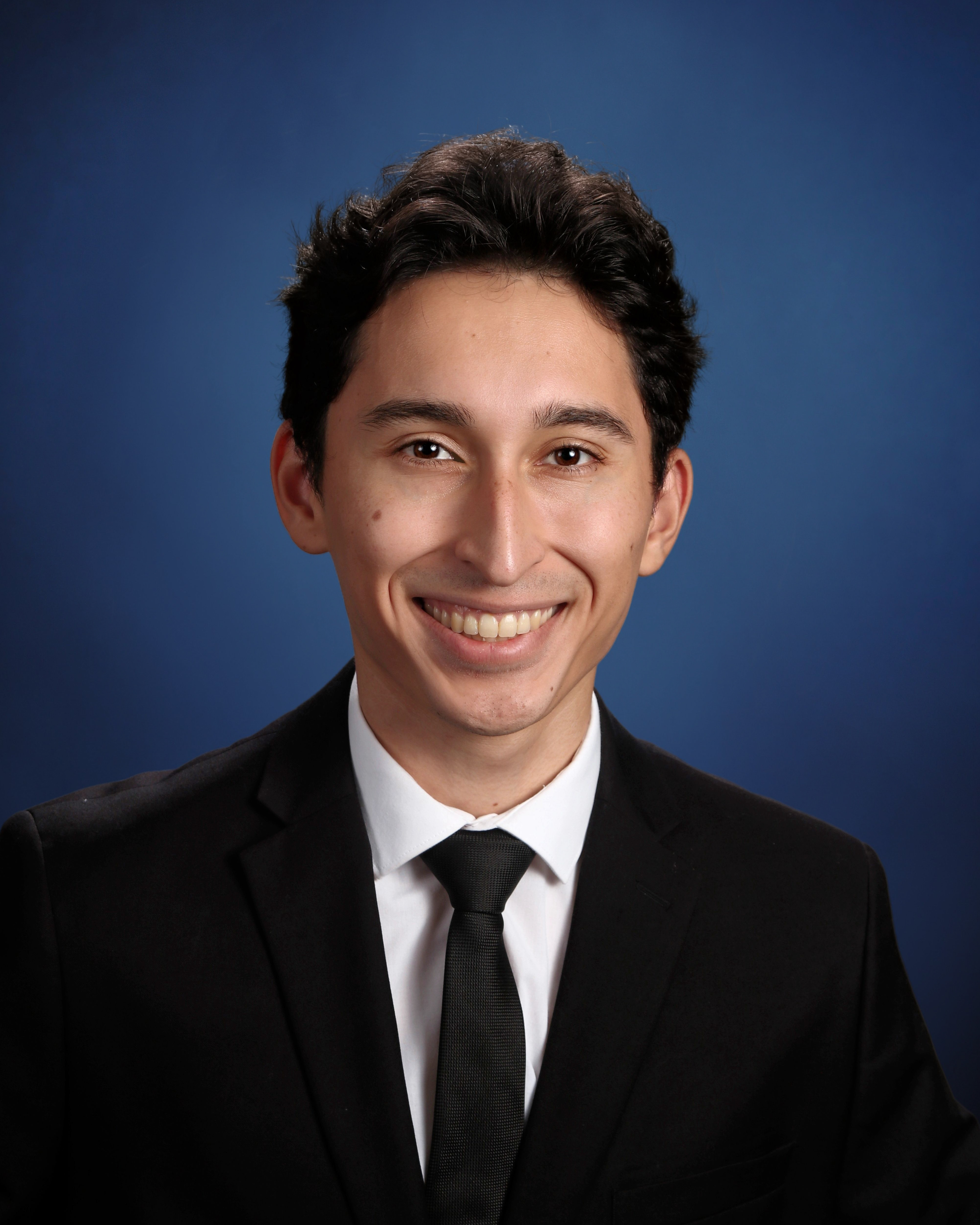 Headshot of Santiago Saldivar
